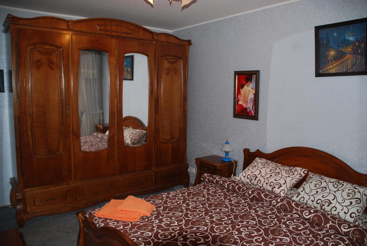 Apartment On Mechnykova Street Kiev Exteriör bild